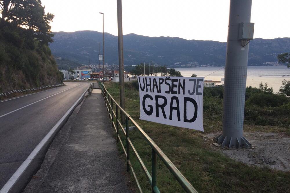 Transparent na ulazu u grad, Foto: Vuk Lajović