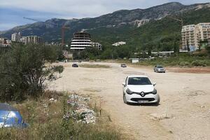 Budva: Removed barricade, gravel and sand were at the entrance to...