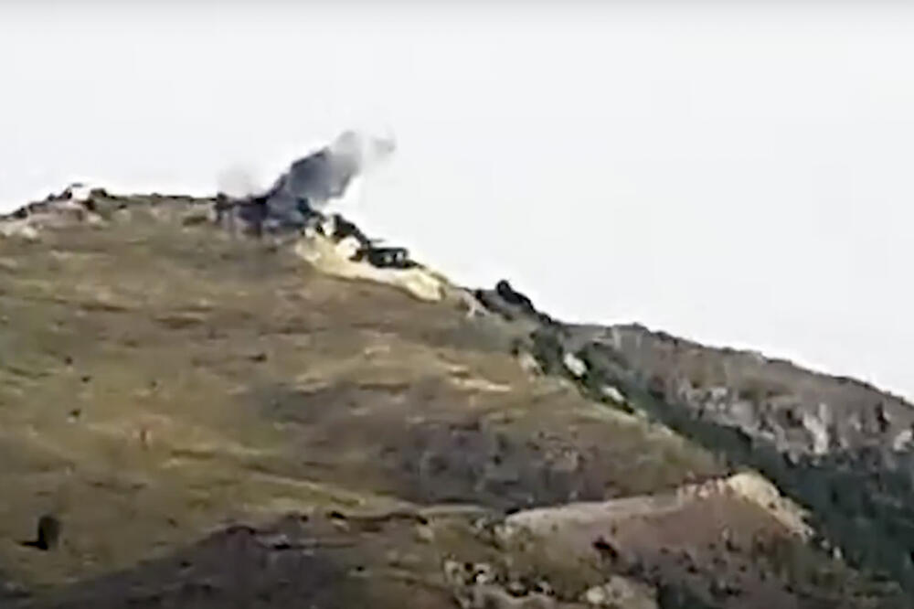 Dim se podiže nakon eksplozija nastale granatiranjem od strane jermenskih snaga, Foto: AP