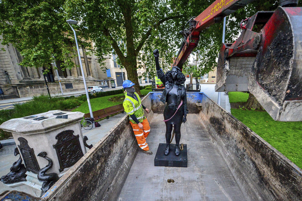 Uklanjanje statue, Foto: Ben Birchall/AP