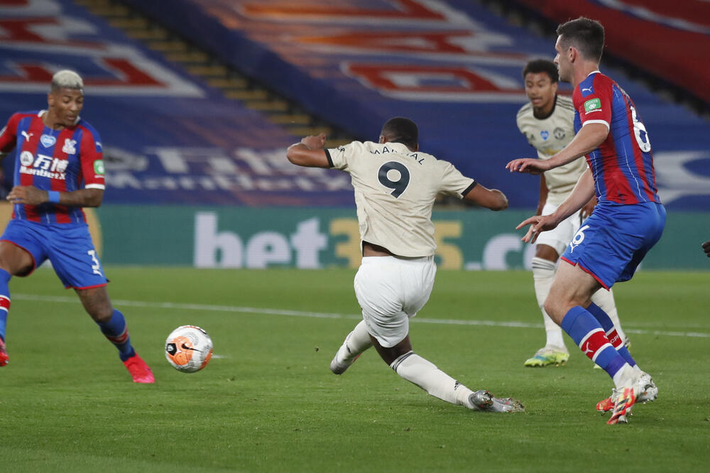 Antoni Marsijal pogađa za konačnih 2:0 protiv Kristal Palasa, Foto: Reuters