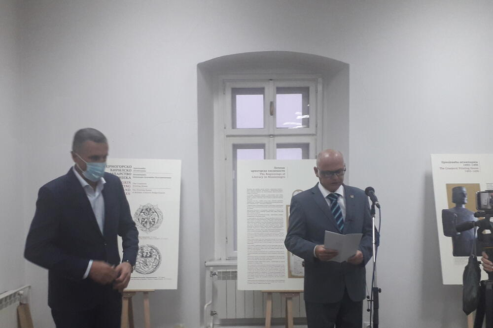 Radulović se obraća prisutnima na izložbi, Foto: Dragana Šćepanović