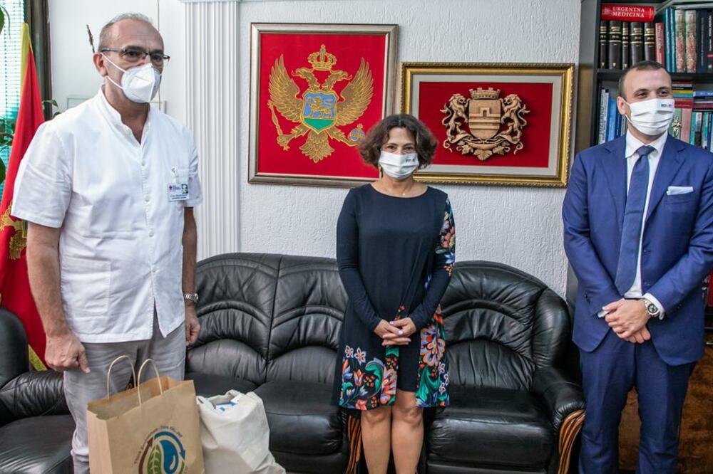 Detalj sa primopredaje donacije, Foto: PR Centar