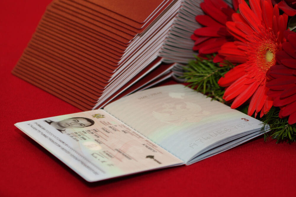 U okviru projekta biće dodijeljeno 2.000 pasoša (ilustracija), Foto: Arhiva Vijesti