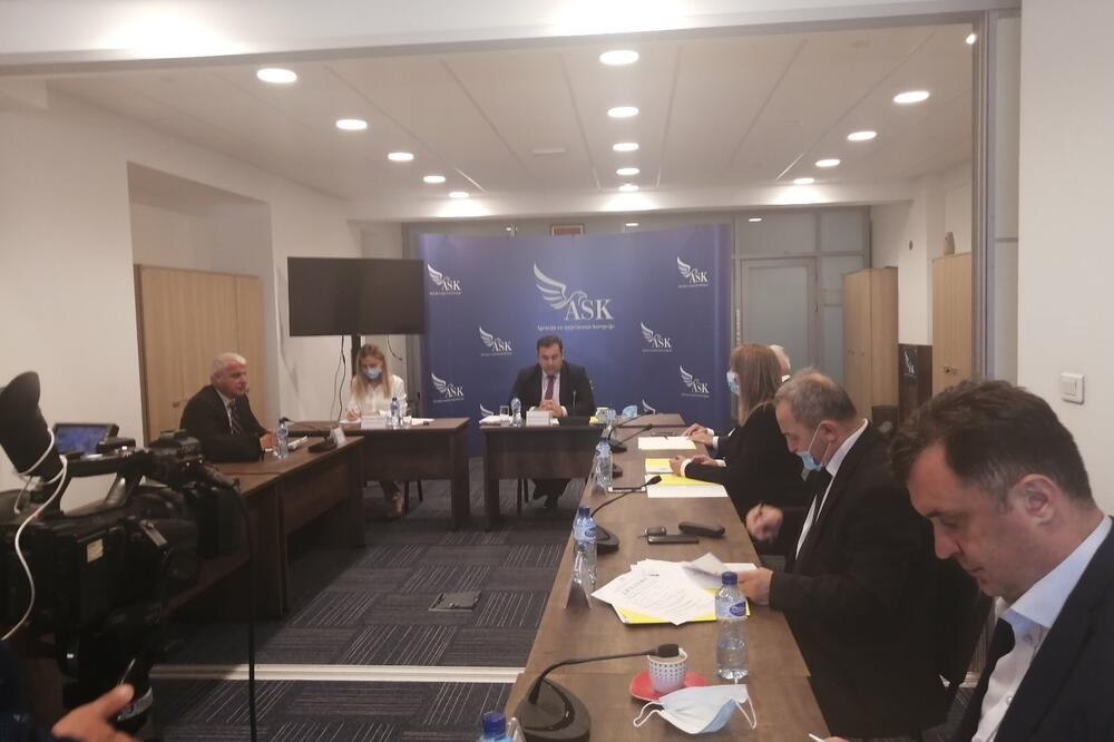 Šukurica sa članovima Savjeta na sjednici početkom juna, Foto: Antikorupcija.me