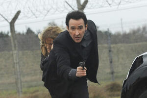 Tajni agent dobija nalog od kojeg mu se ledi krv u žilama