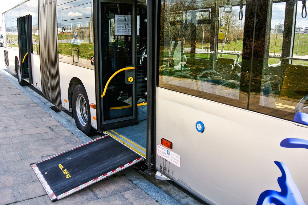 Javni prevoz nije pristupačan za OSI, Foto: Shutterstock