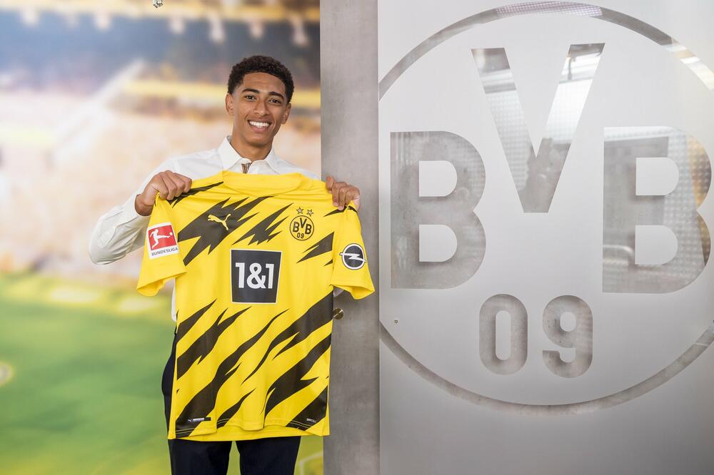 Džad Belingem sa dresom Borusije, Foto: Borussia Dortmund