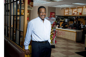 Imao je skromnu NBA karijeru, a uspješniji od njega samo je Majkl...