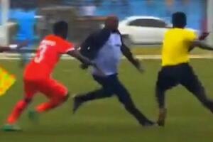 Fudbal u Somaliji: Bijesni trener udario i jurio sudiju po terenu