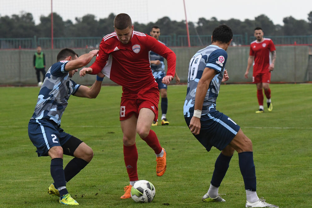 Petrovac je ostao bez nekoliko važnih fudbalera, Titograd dovodi i mlade i iskusne, Foto: Savo Prelević