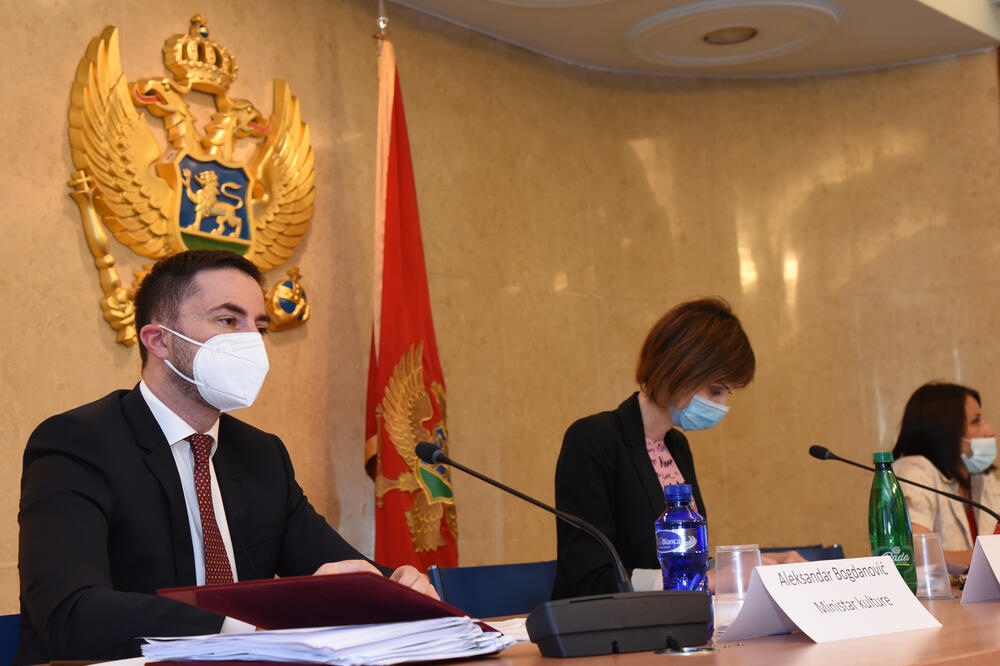 Bogdanvoić i Šćepanović na raspravi o Zakonu o medijima, Foto: Savo Prelević