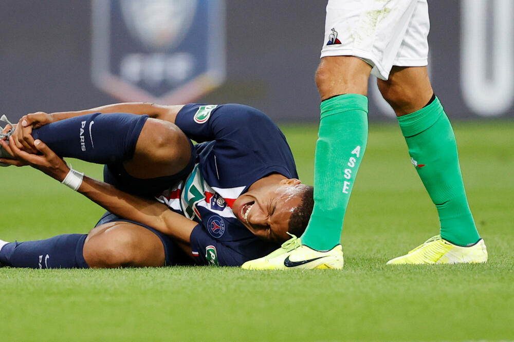 Mbape nakon povrede, Foto: REUTERS