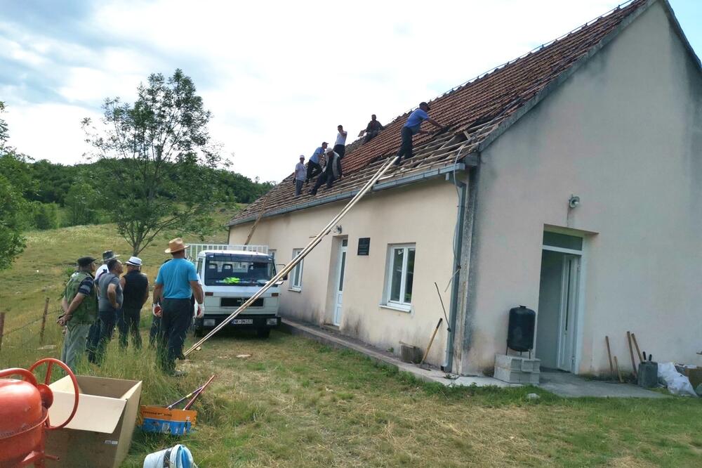 Radovi na krovu, Foto: Privatna arhiva