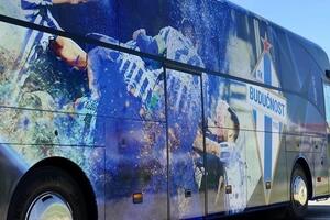 Još jedan "plavi" na drumu: Ovako izgleda novi autobus FK Budućnost