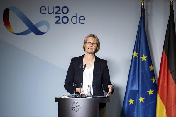 Njemačka ministarka: Vakcina najranije sredinom 2021.