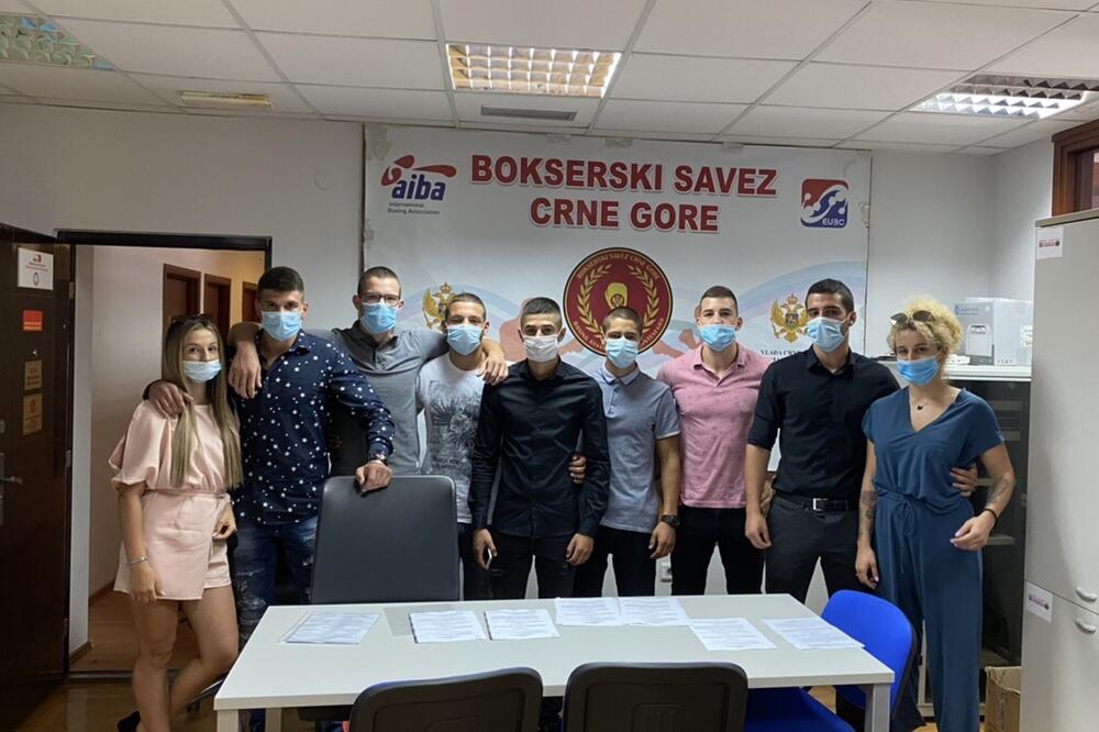 Devet stipendista u prostorijama BSCG, Foto: Privatna arhiva