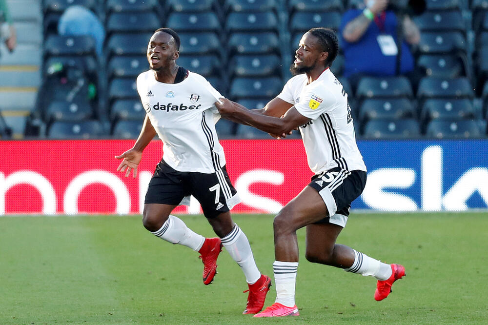 Kebano i Onoma slave gol Fulama, Foto: REUTERS