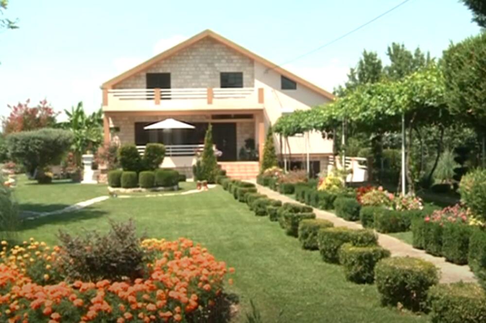 Dvorište porodice Vujačić, Foto: Printscreen YouTube