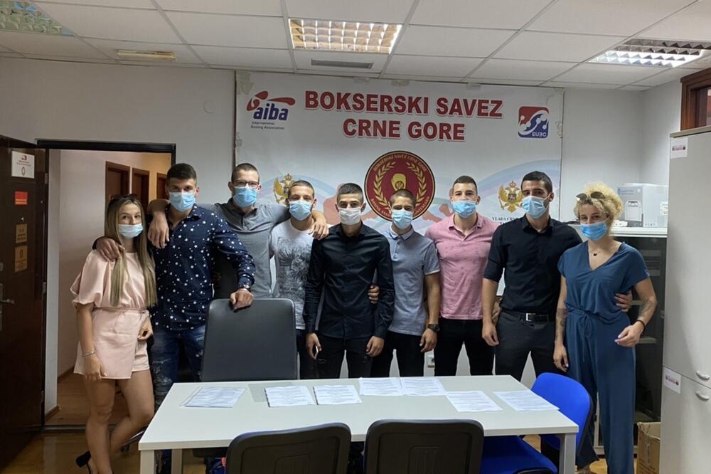 Bokseri BK Budva i BK Podgorica u praznim kancelarijama Bokserskog saveza, Foto: BK Budva