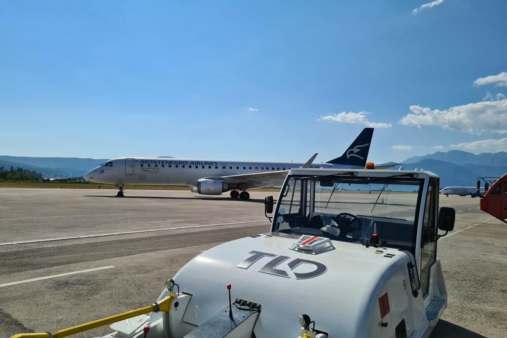 Električni tegljač aviona, Foto: Aerodromi Crne Gore