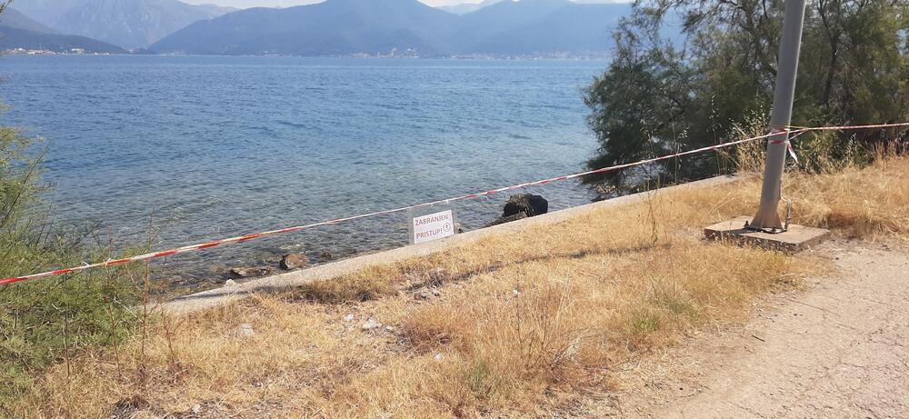 Trake kojima se zabranjuje pristup obali 