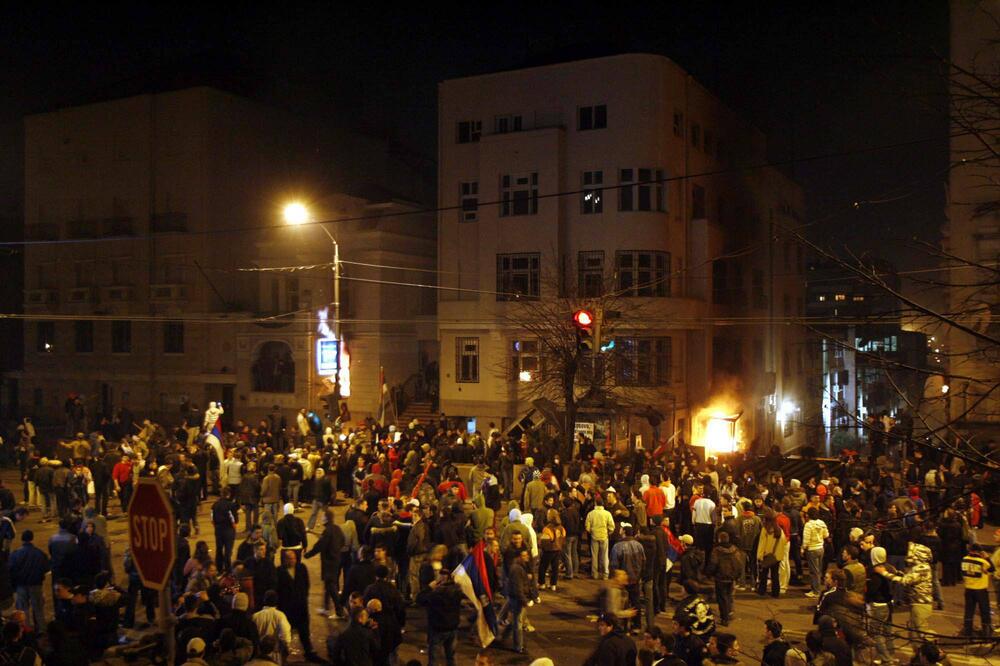 Sa protesta ispred američke ambasade 2008., Foto: Betaphoto