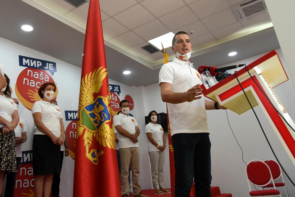 Sa predaje izborne liste, Foto: Boris Pejović