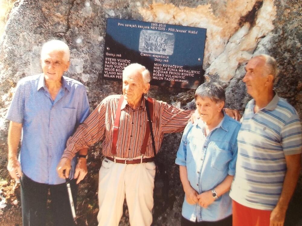 Vujičić, Kovačević, Kontić i Mrvaljević 2015. kada je otkrivena spomen-ploča