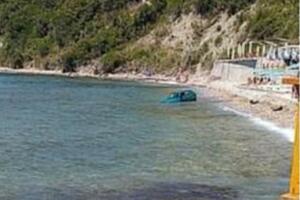 Ulcinj: Prazno vozilo sletjelo na plažu i teško povrijedilo kupača