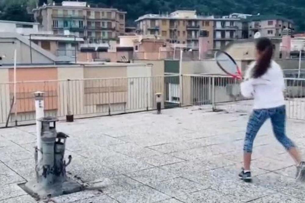 Mart 2020, Karola i Vitorija igraju tenis, Foto: Printscreen