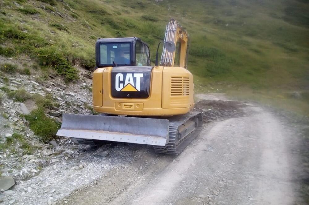 Prikupili 700 eura i platili privatniku da osposobi dio puta, Foto: Privatna arhiva