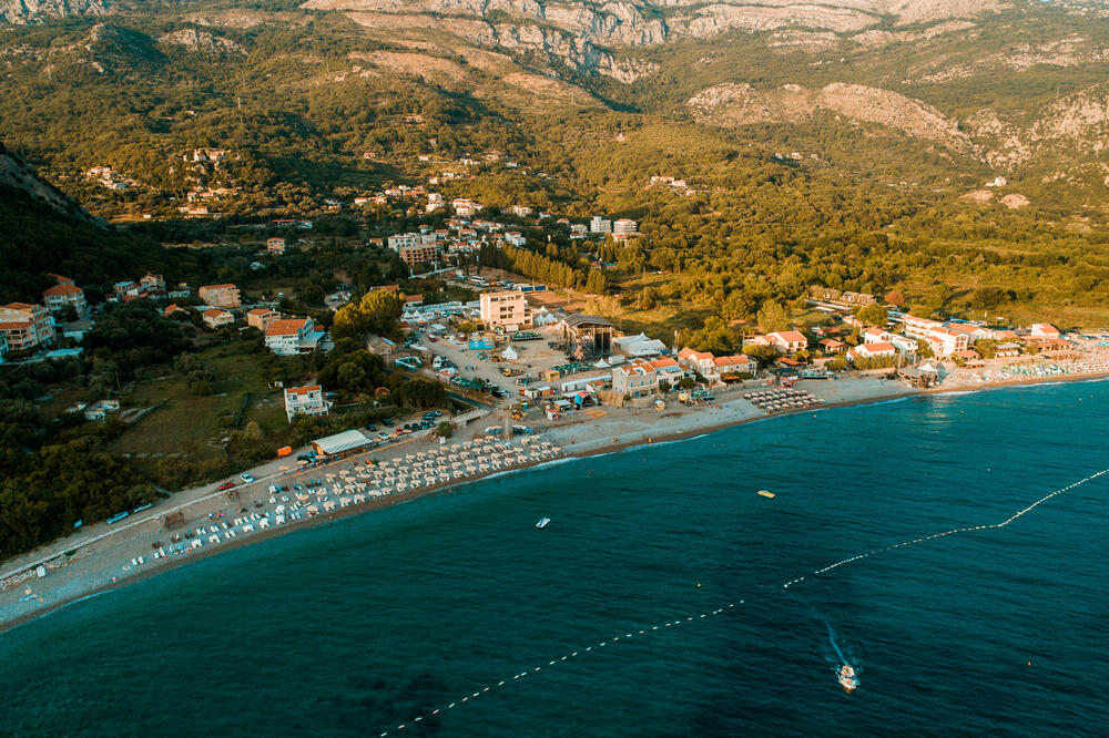 Sa ranijeg izdanja, Foto: Sea dance