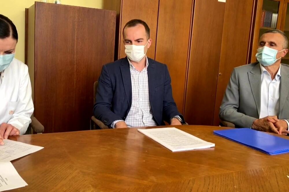 Sa potpisivanja ugovora o donaciji, Foto: Dom zdravlja Kolašin