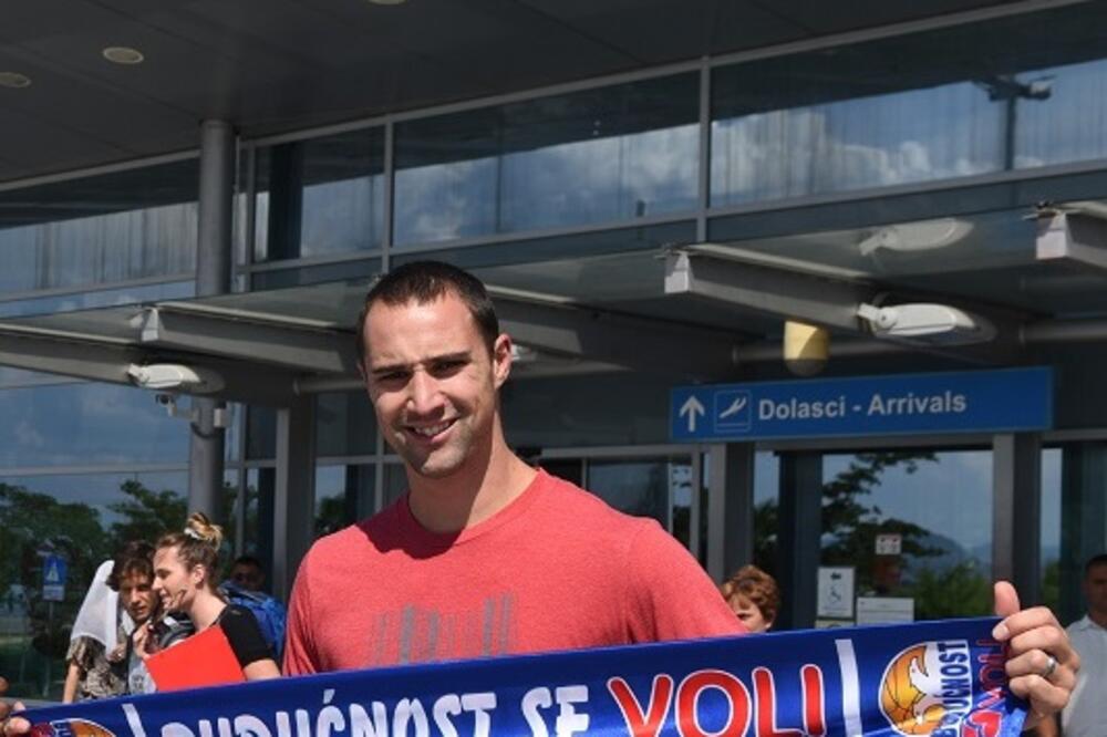 Aron Kraft po dolasku u Podgoricu, Foto: KK Budućnost Voli