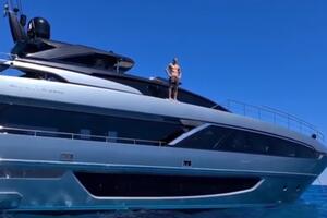 "Lav na zemlji, ajkula u moru"