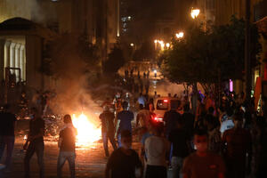 Sukobi u Libanu: policija suzavcem na demonstrante, poziv na...