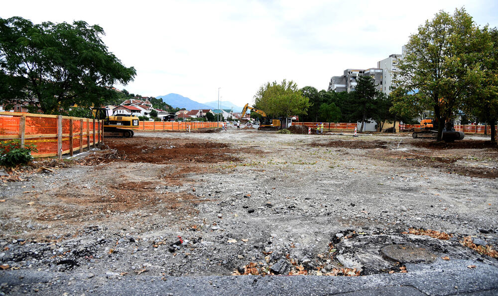 <p>Izgradnja kružnog toka između Bloka pet i šest počela je prije nekoliko dana, a predviđeno je da bude završen u novembru</p>