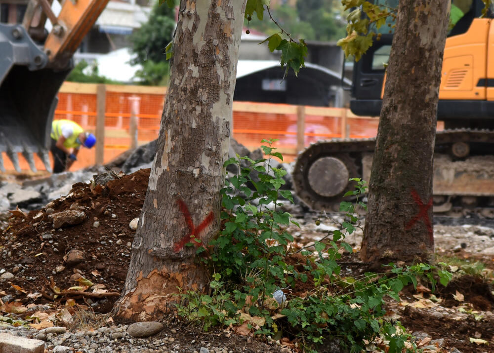<p>Izgradnja kružnog toka između Bloka pet i šest počela je prije nekoliko dana, a predviđeno je da bude završen u novembru</p>