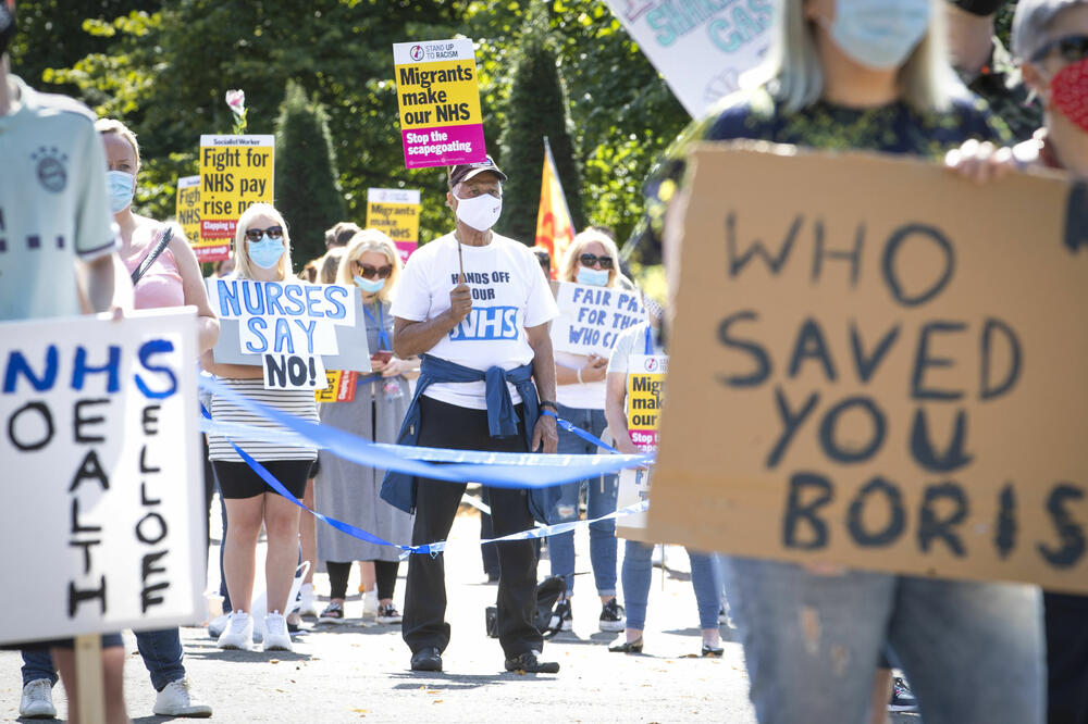 U pojedinim gradovima Velike Britanije protesti zbog otpuštanja, Foto: Beta/AP
