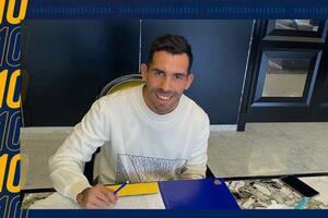 Karlos Teves produžio ugovor sa Bokom