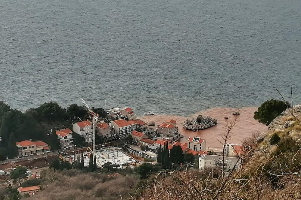 Na slici je, kako kažu iz Liste "Za budućnost Budve - Marko Bato Carević" nelegalni hotel na Pržnu, Foto: DF Budva