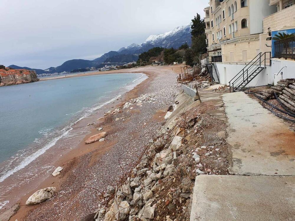 Na slici je, kako kažu iz Liste 'Za budućnost Budve - Marko Bato Carević' nelegalni objekat na Svetom Stefanu 