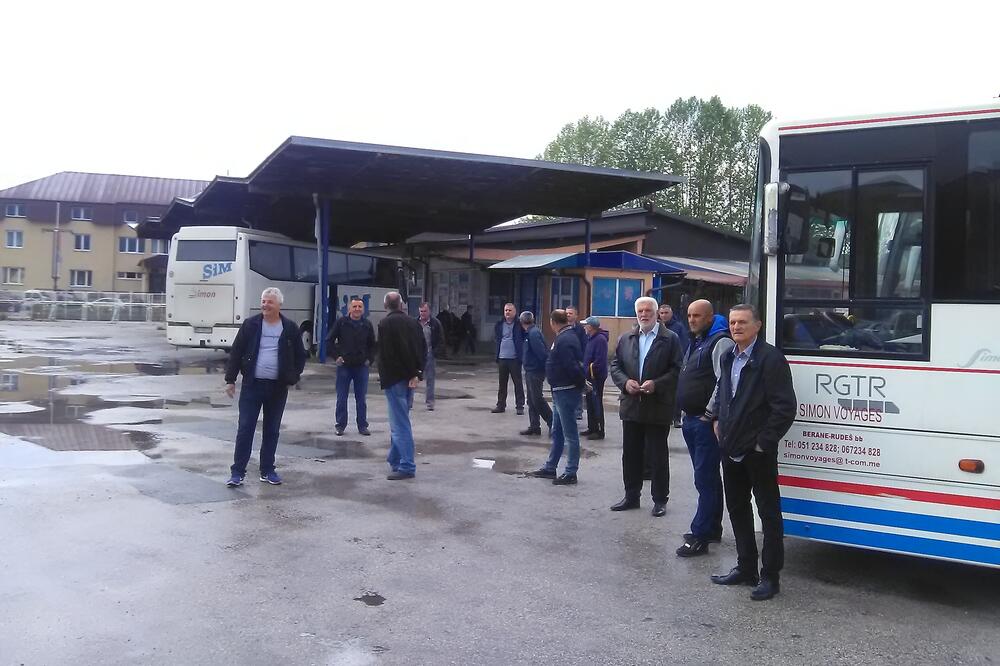 Sa ranijeg protesta: Dio radnika “Simon vojaža”, Foto: Tufik Softić