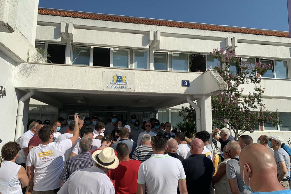 Danas ispred Opštine Buda, Foto: Vuk Lajović