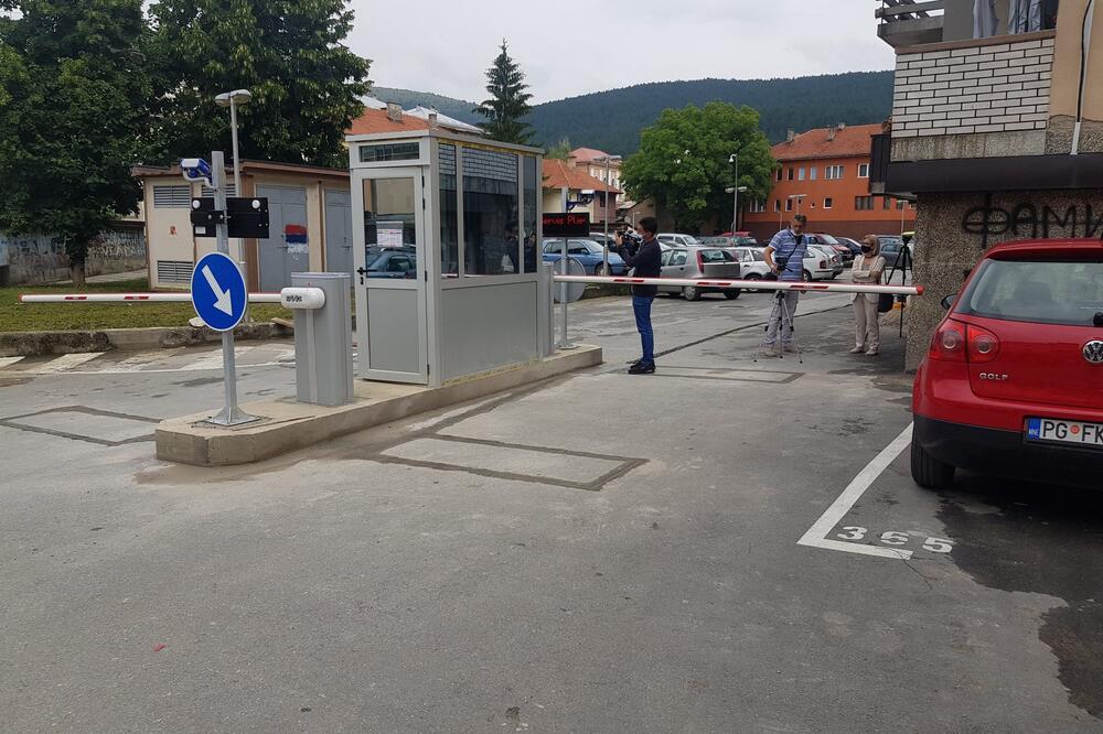 Parking iza Ekspres restorana u Pljevljima, Foto: Goran Malidžan