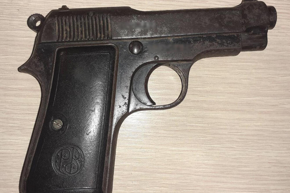 Pronađeni pištolj, Foto: Uprava policije