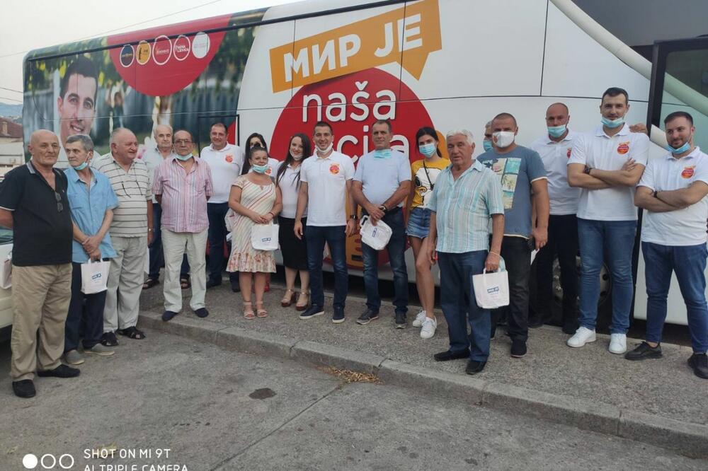 Karavan mira, Foto: Mir je naša nacija