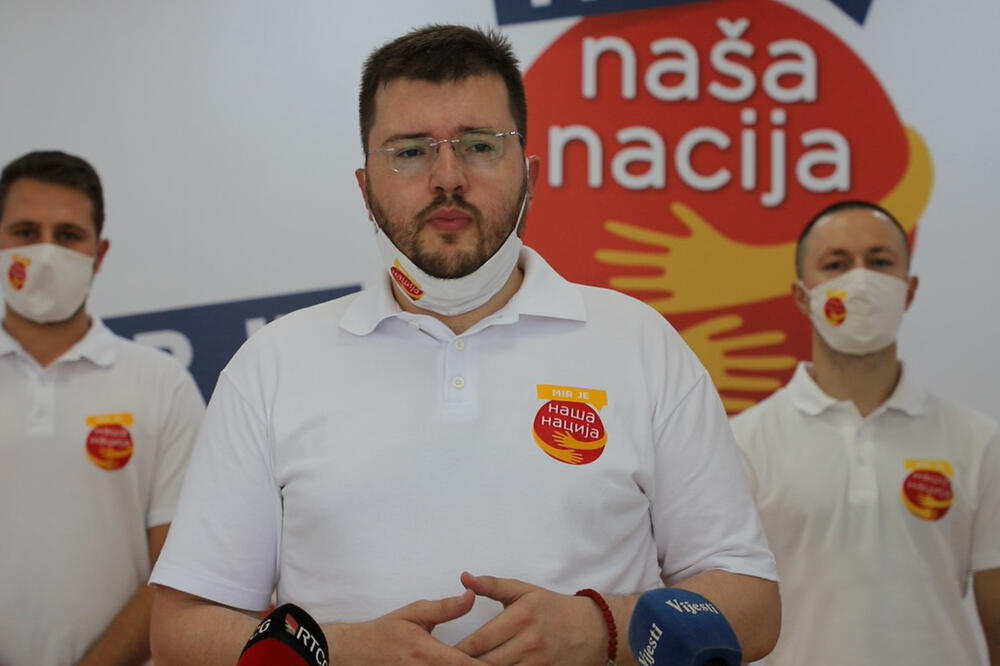 Momo Koprivica, Foto: Mir je naša nacija