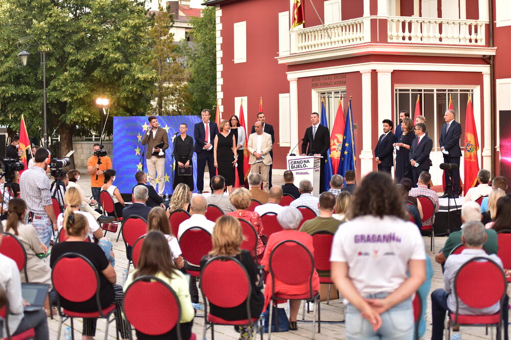 Sa skupa, Foto: Platforma Crno na bijelo
